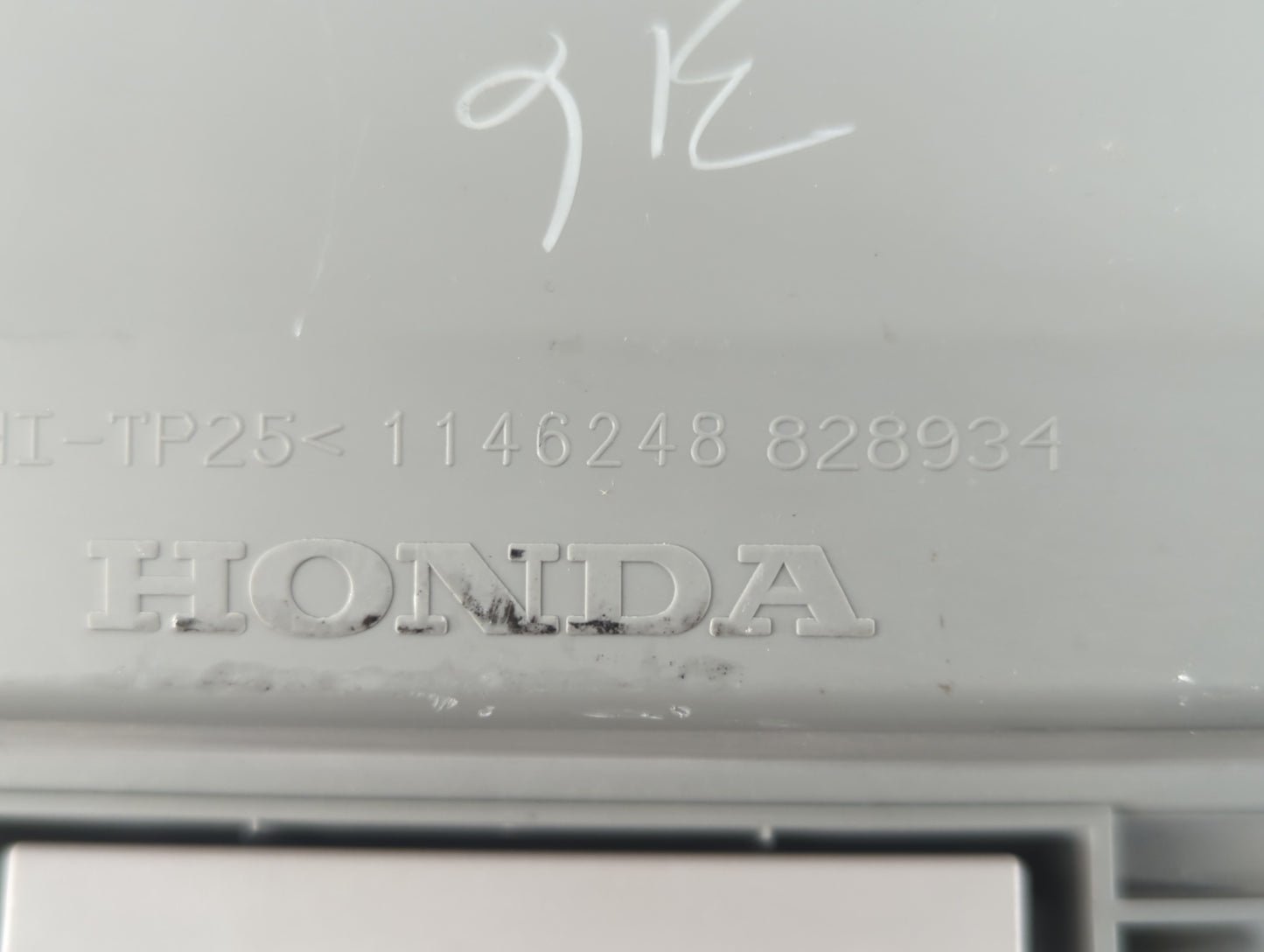 2003-2008 Honda Pilot Overhead Roof Console Interior Dome Light - Oemusedautoparts1.com