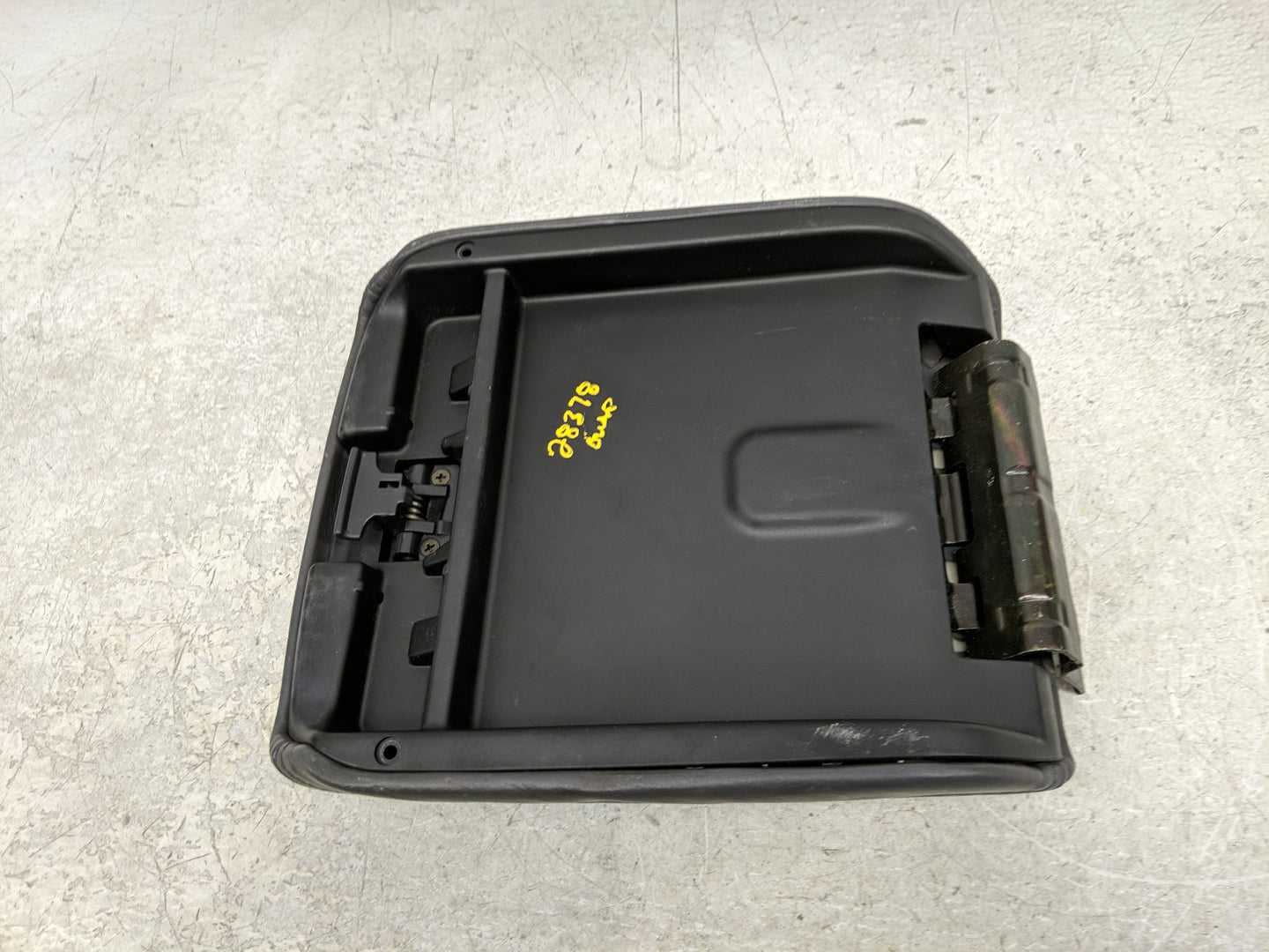 2005 Honda Pilot Pilot Center Console Armrest Cover Lid Fits Fits 1999 2000 2001 2002 2003 2004 2006 2007 2008 OEM Used Auto