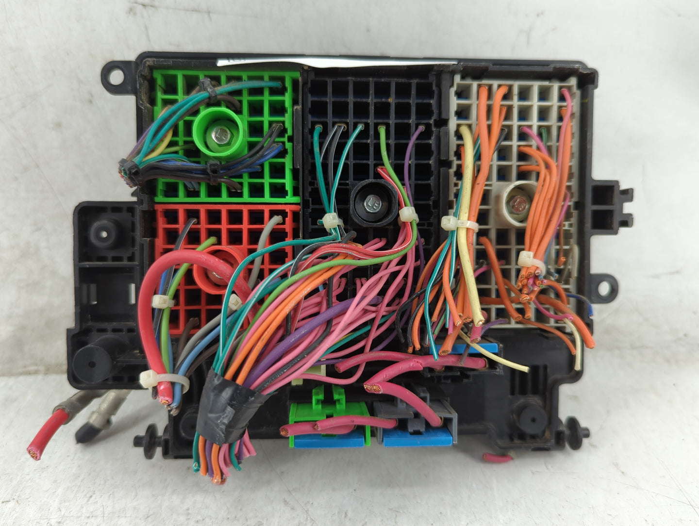 2005 Hummer H2 Fusebox Fuse Box Panel Relay Module P/N:15115617-02 Fits OEM Used Auto Parts - Oemusedautoparts1.com