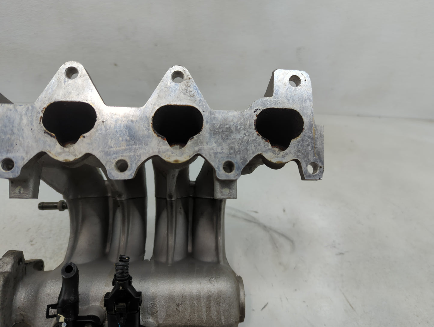 2004-2006 Hyundai Accent Air Intake Manifold P/N:39300-22600 Fits Fits 2004 2005 2006 OEM Used Auto Parts - Oemusedautoparts
