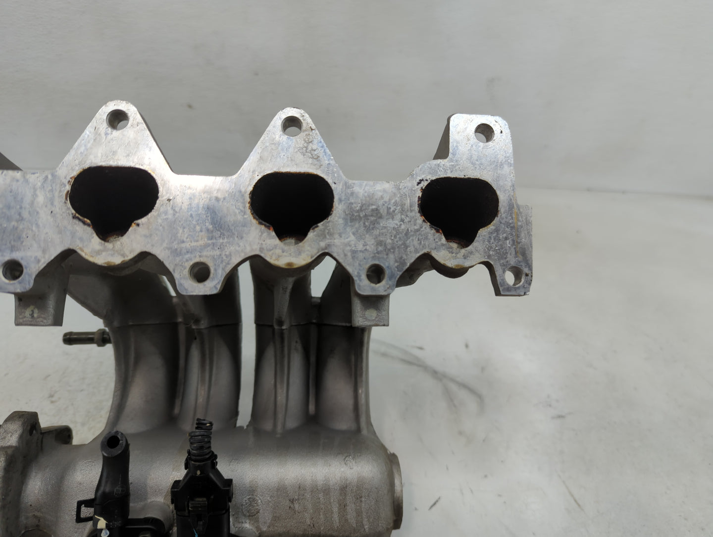 2004-2006 Hyundai Accent Air Intake Manifold P/N:39300-22600 Fits Fits 2004 2005 2006 OEM Used Auto Parts - Oemusedautoparts