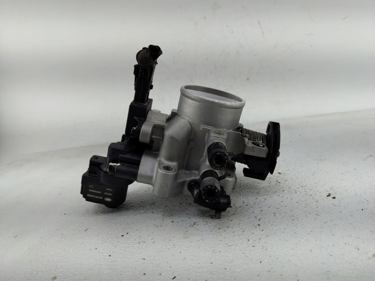2001-2006 Hyundai Accent Throttle Body P/N:35150-22600 Fits Fits 2001 2002 2003 2004 2005 2006 OEM Used Auto Parts - Oemused