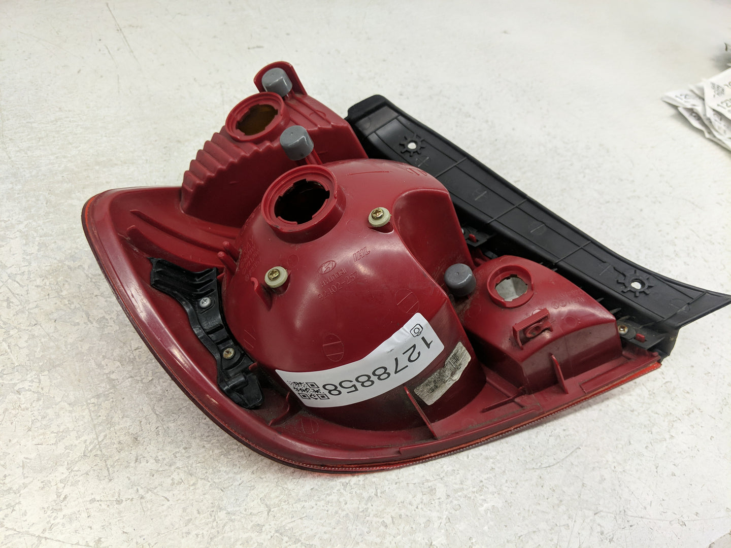 2003-2006 Hyundai Accent Tail Light Assembly Passenger Right OEM Fits Fits 2003 2004 2005 2006 OEM Used Auto Parts - Oemused