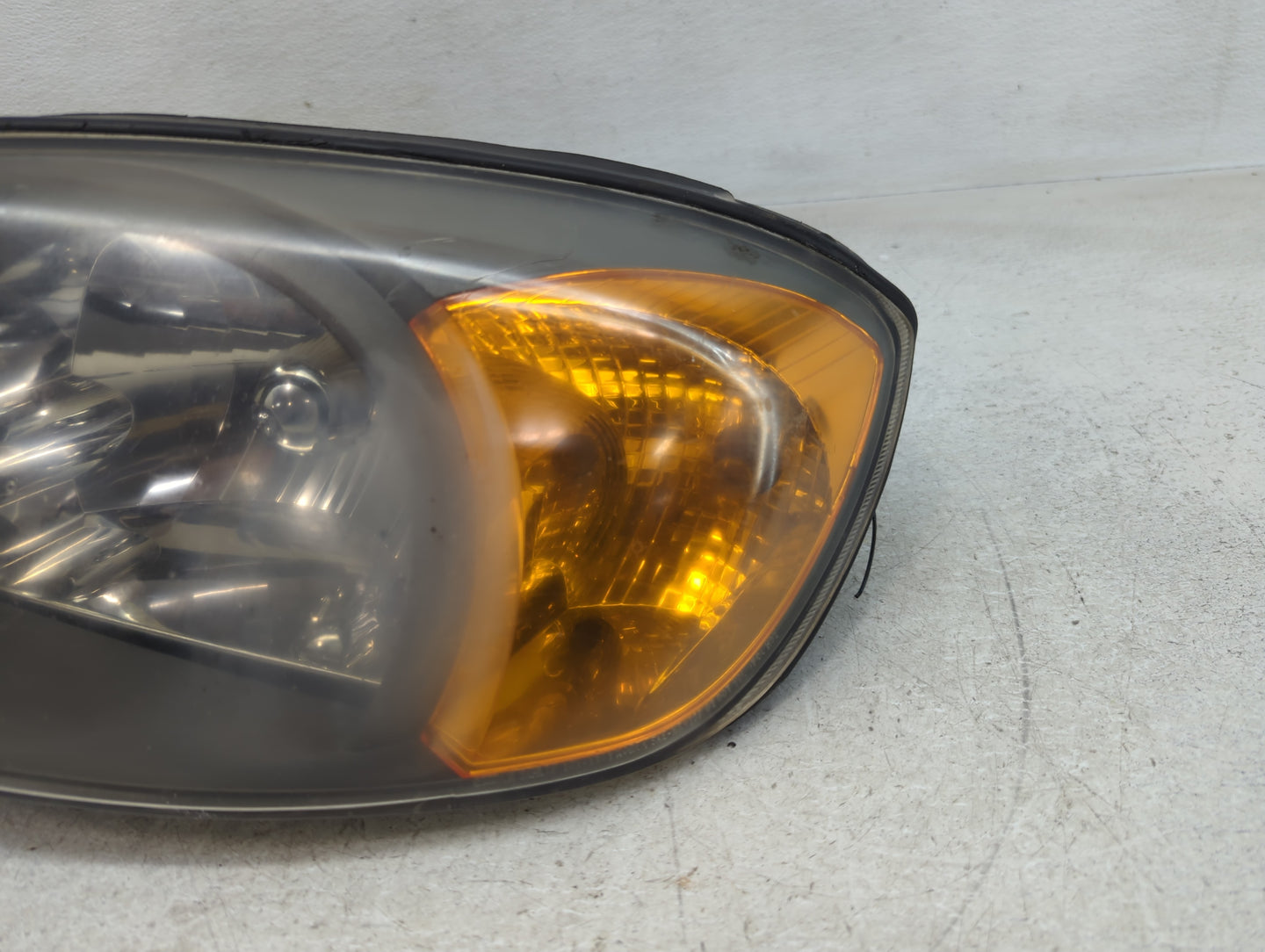2003-2006 Hyundai Accent Passenger Right Oem Head Light Headlight Lamp - Oemusedautoparts1.com
