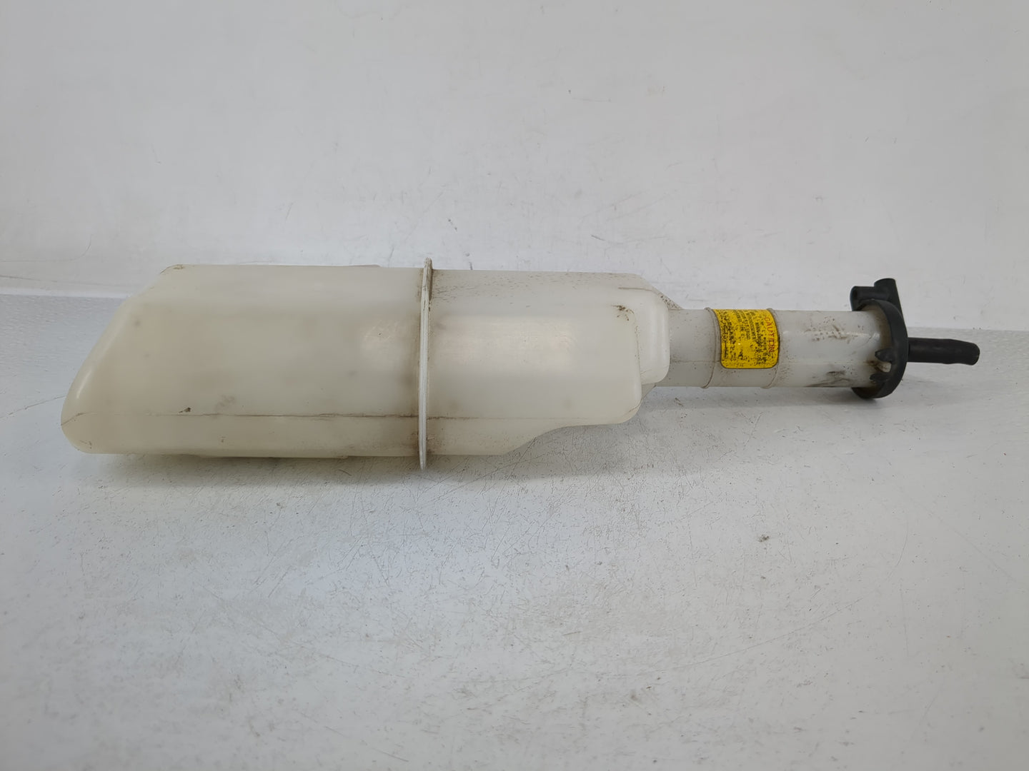 2001 Hyundai Elantra Radiator Coolant Overflow Expansion Tank Bottle - Oemusedautoparts1.com