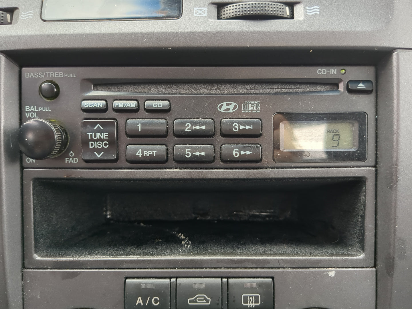 2001-2006 Hyundai Elantra Radio AM FM Cd Player Receiver Replacement Fits Fits 2001 2002 2003 2004 2005 2006 OEM Used Auto P