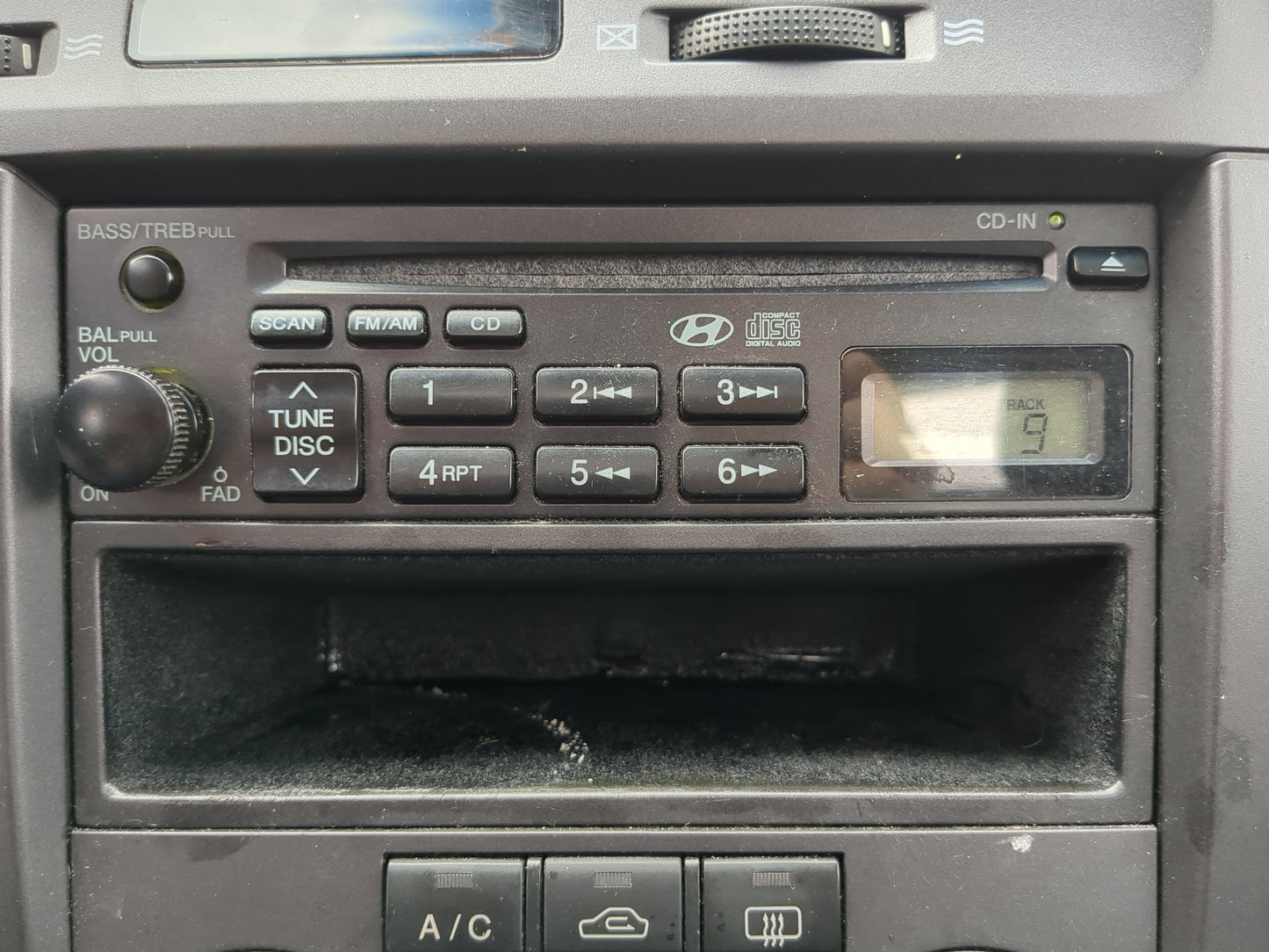 2001-2006 Hyundai Elantra Radio AM FM Cd Player Receiver Replacement Fits Fits 2001 2002 2003 2004 2005 2006 OEM Used Auto P