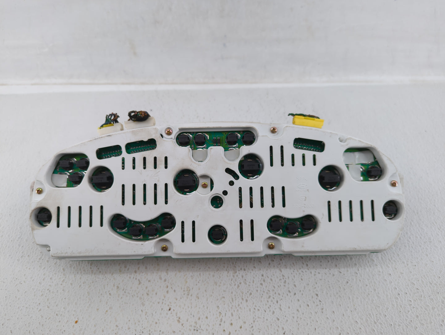 2004-2006 Hyundai Elantra Instrument Cluster Speedometer Gauges P/N:94004-2D030 Fits Fits 2004 2005 2006 OEM Used Auto Parts