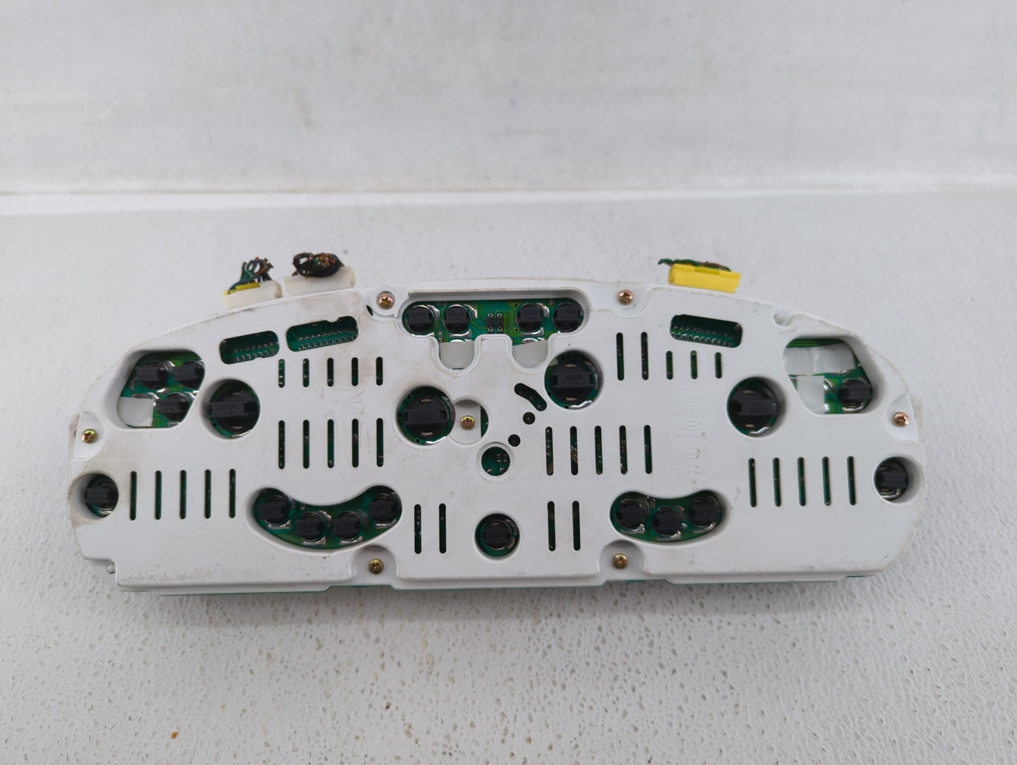 2004-2006 Hyundai Elantra Instrument Cluster Speedometer Gauges P/N:94004-2D030 Fits Fits 2004 2005 2006 OEM Used Auto Parts