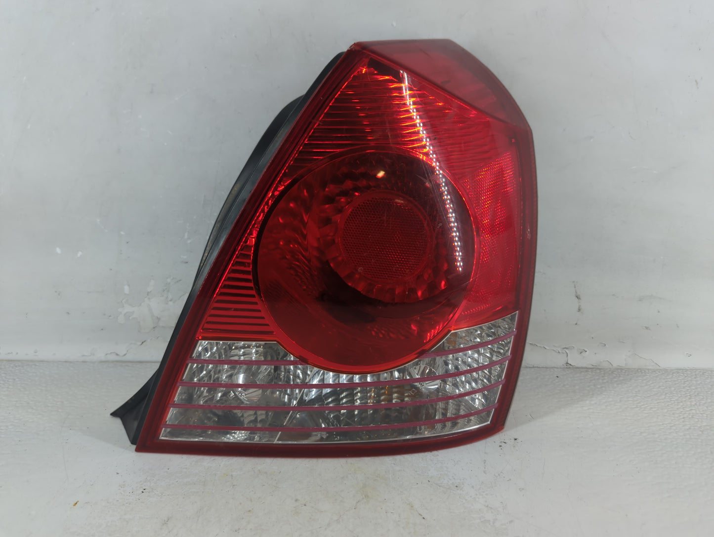2004-2006 Hyundai Elantra Tail Light Assembly Passenger Right OEM Fits Fits 2004 2005 2006 OEM Used Auto Parts - Oemusedauto