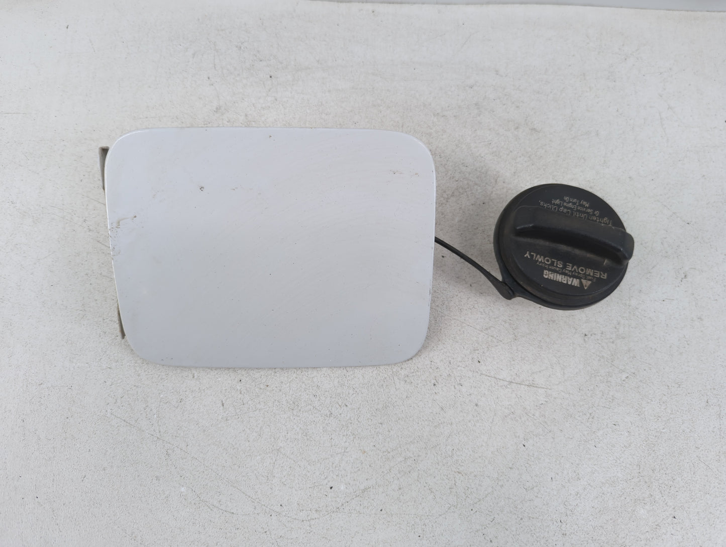 2005 Hyundai Elantra Fuel Tank Door Lid Gas Tank - Oemusedautoparts1.com