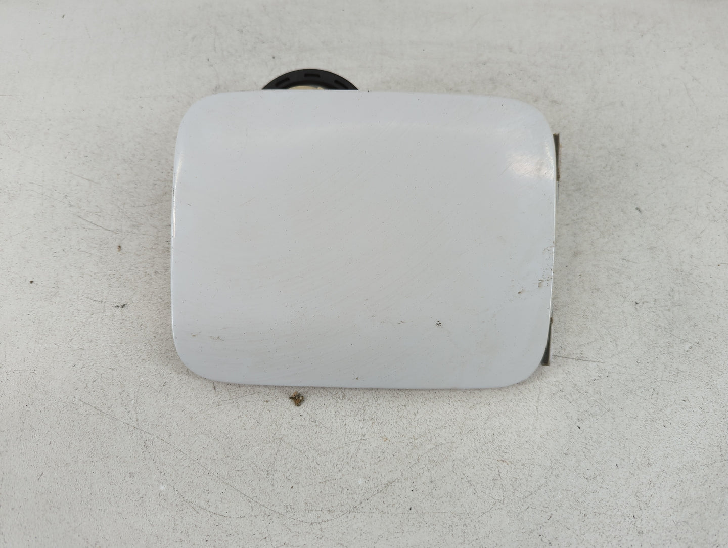 2005 Hyundai Elantra Fuel Tank Door Lid Gas Tank - Oemusedautoparts1.com