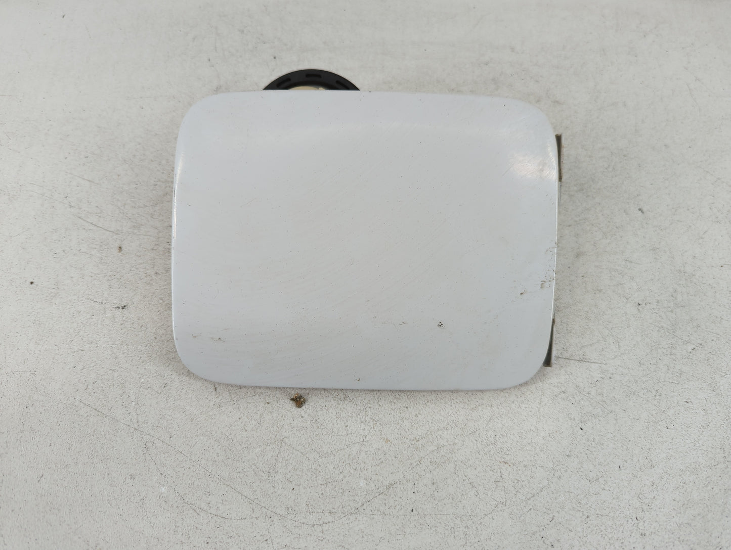 2005 Hyundai Elantra Fuel Tank Door Lid Gas Tank - Oemusedautoparts1.com