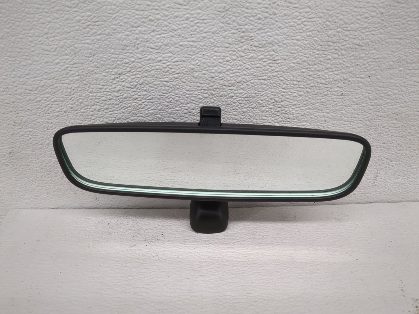 2001-2006 Hyundai Santa Fe Interior Rear View Mirror Replacement OEM P/N:E4022143 Fits OEM Used Auto Parts - Oemusedautopart