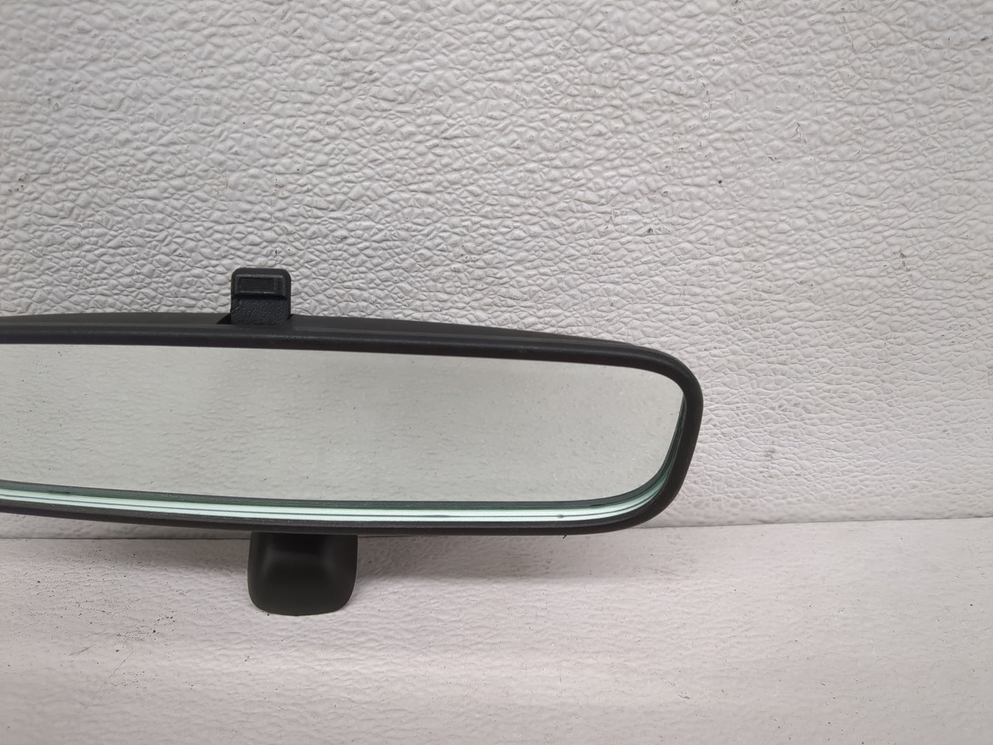 2001-2006 Hyundai Santa Fe Interior Rear View Mirror Replacement OEM P/N:E4022143 Fits OEM Used Auto Parts - Oemusedautopart