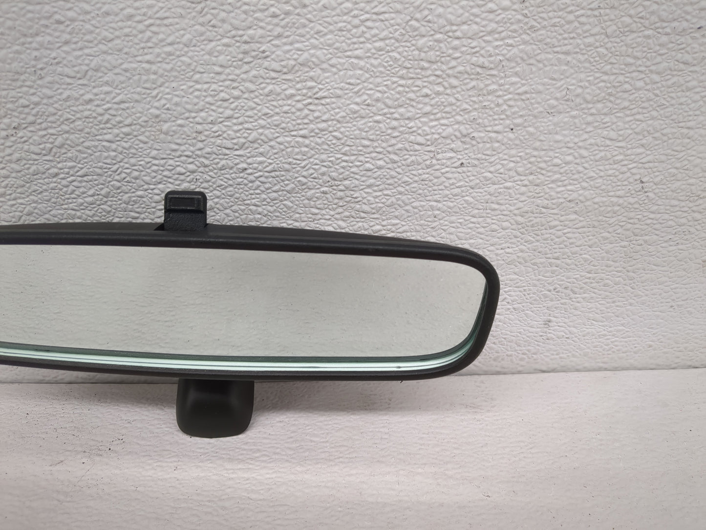 2001-2006 Hyundai Santa Fe Interior Rear View Mirror Replacement OEM P/N:E4022143 Fits OEM Used Auto Parts - Oemusedautopart