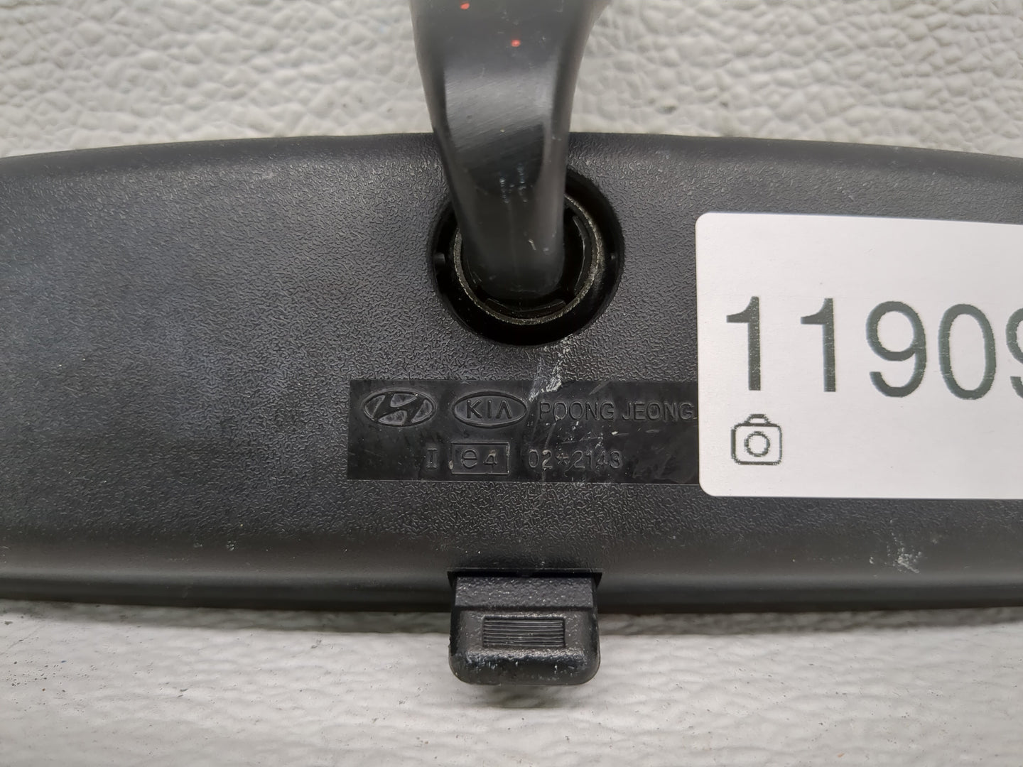 2001-2006 Hyundai Santa Fe Interior Rear View Mirror Replacement OEM P/N:E4022143 Fits OEM Used Auto Parts - Oemusedautopart