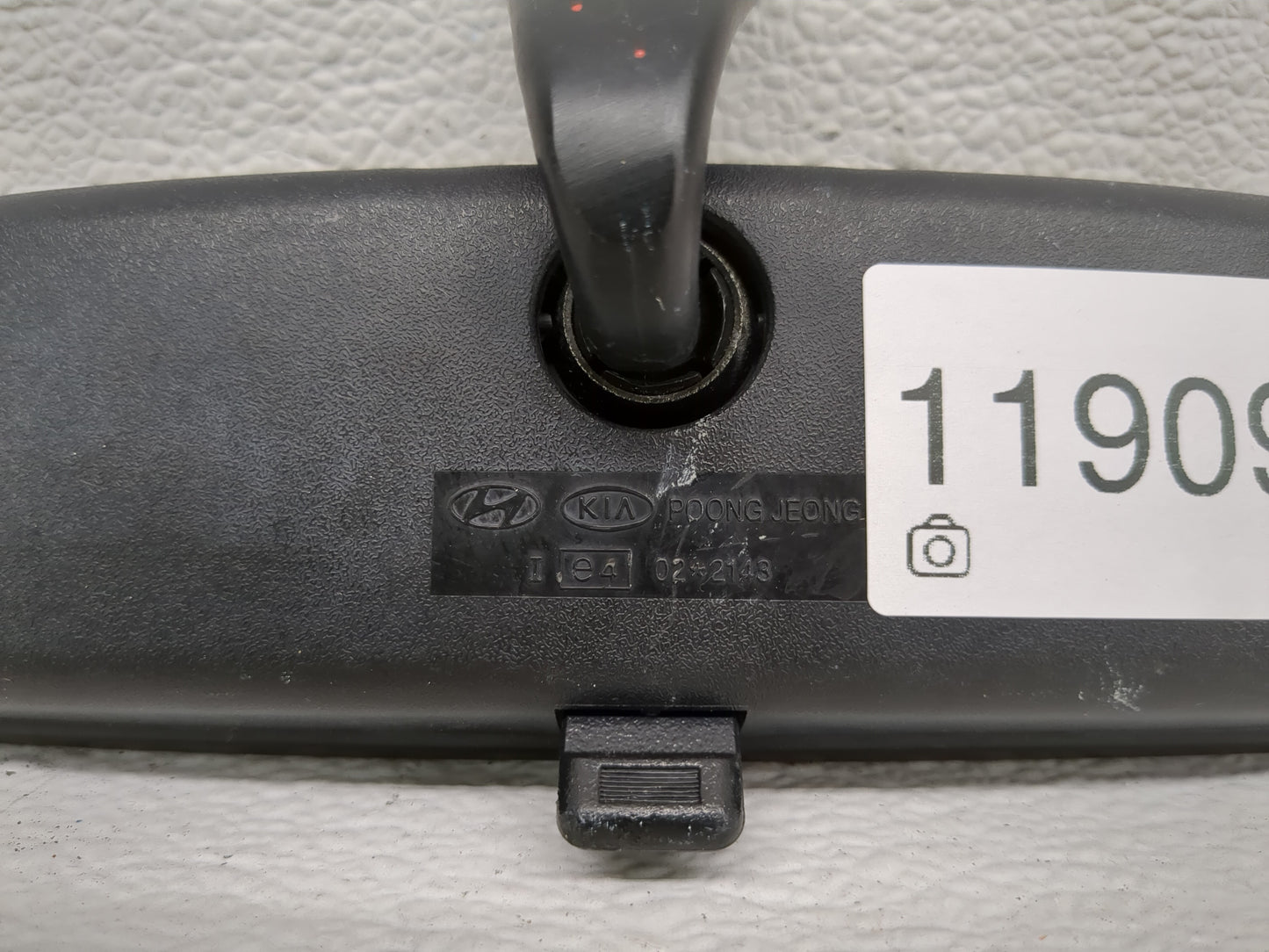 2001-2006 Hyundai Santa Fe Interior Rear View Mirror Replacement OEM P/N:E4022143 Fits OEM Used Auto Parts - Oemusedautopart