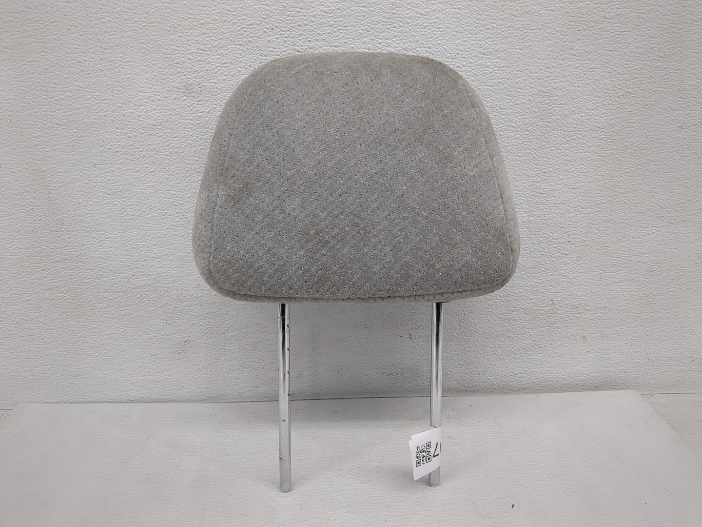 2005-2006 Hyundai Santa Fe Headrest Head Rest Front Driver Passenger Seat Fits Fits 2005 2006 OEM Used Auto Parts - Oemuseda