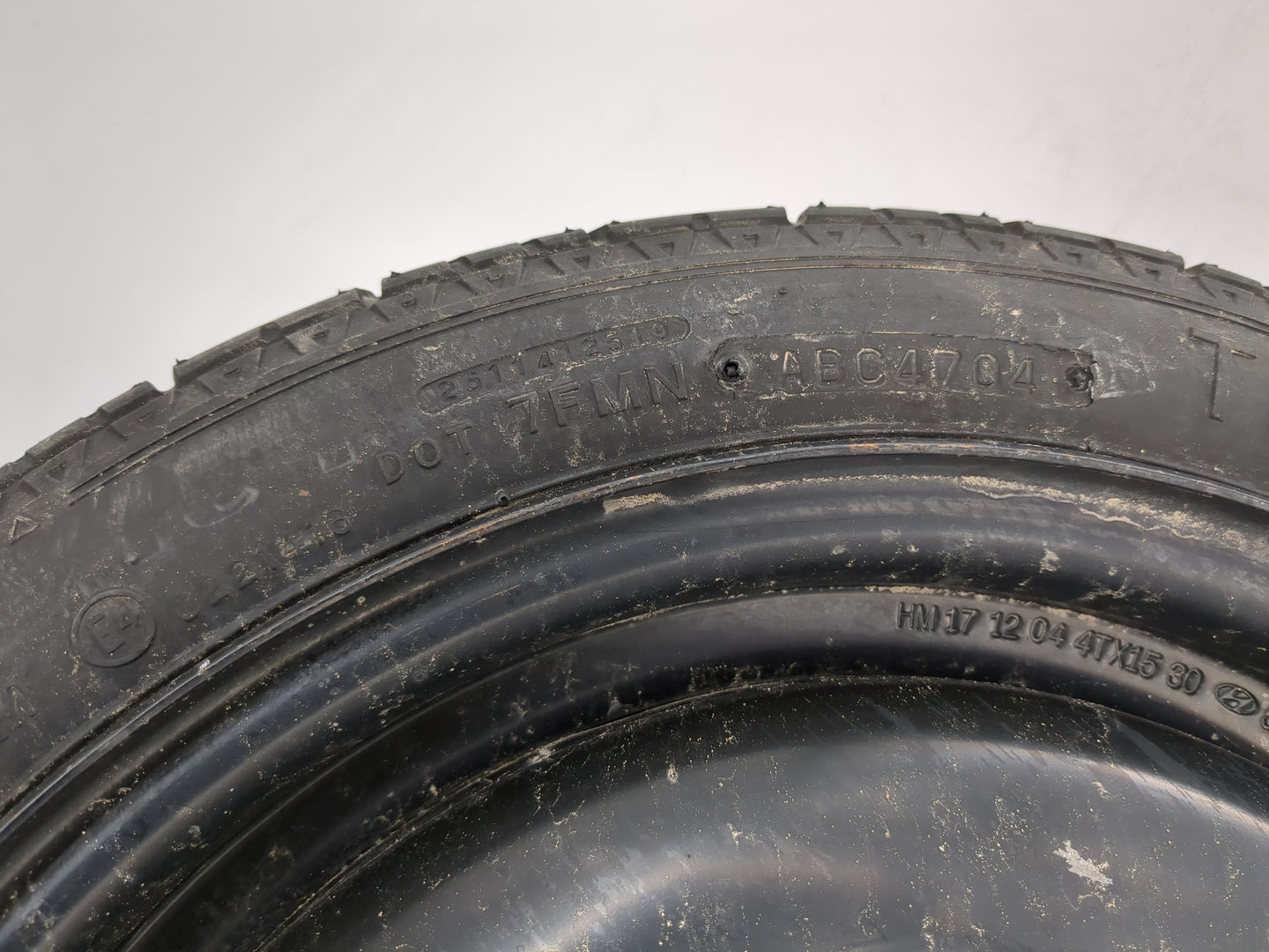 2004-2005 Hyundai Sonata Spare Donut Tire Wheel Rim Oem - Oemusedautoparts1.com