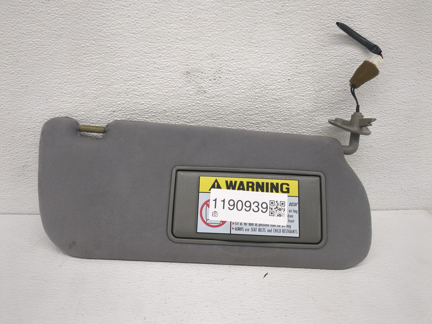 2002-2005 Hyundai Sonata Sun Visor Shade Replacement Passenger Right Mirror Fits Fits 2002 2003 2004 2005 OEM Used Auto Part