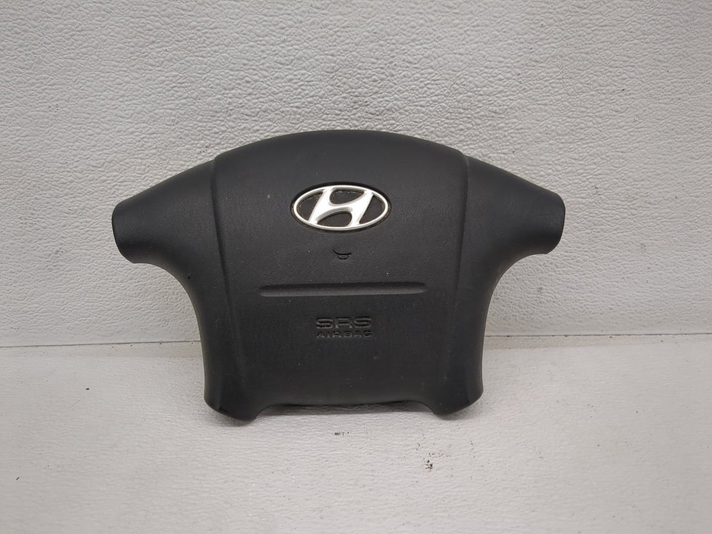 2002-2005 Hyundai Sonata Air Bag Driver Left Steering Wheel Mounted Fits Fits 2002 2003 2004 2005 OEM Used Auto Parts - Oemu