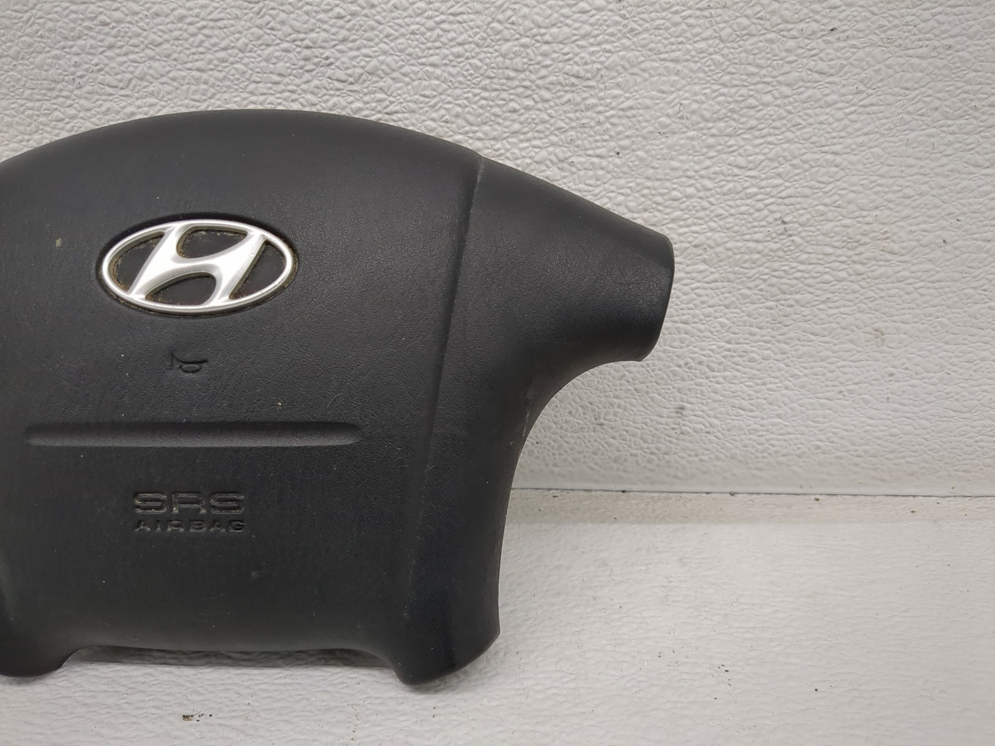 2002-2005 Hyundai Sonata Air Bag Driver Left Steering Wheel Mounted Fits Fits 2002 2003 2004 2005 OEM Used Auto Parts - Oemu