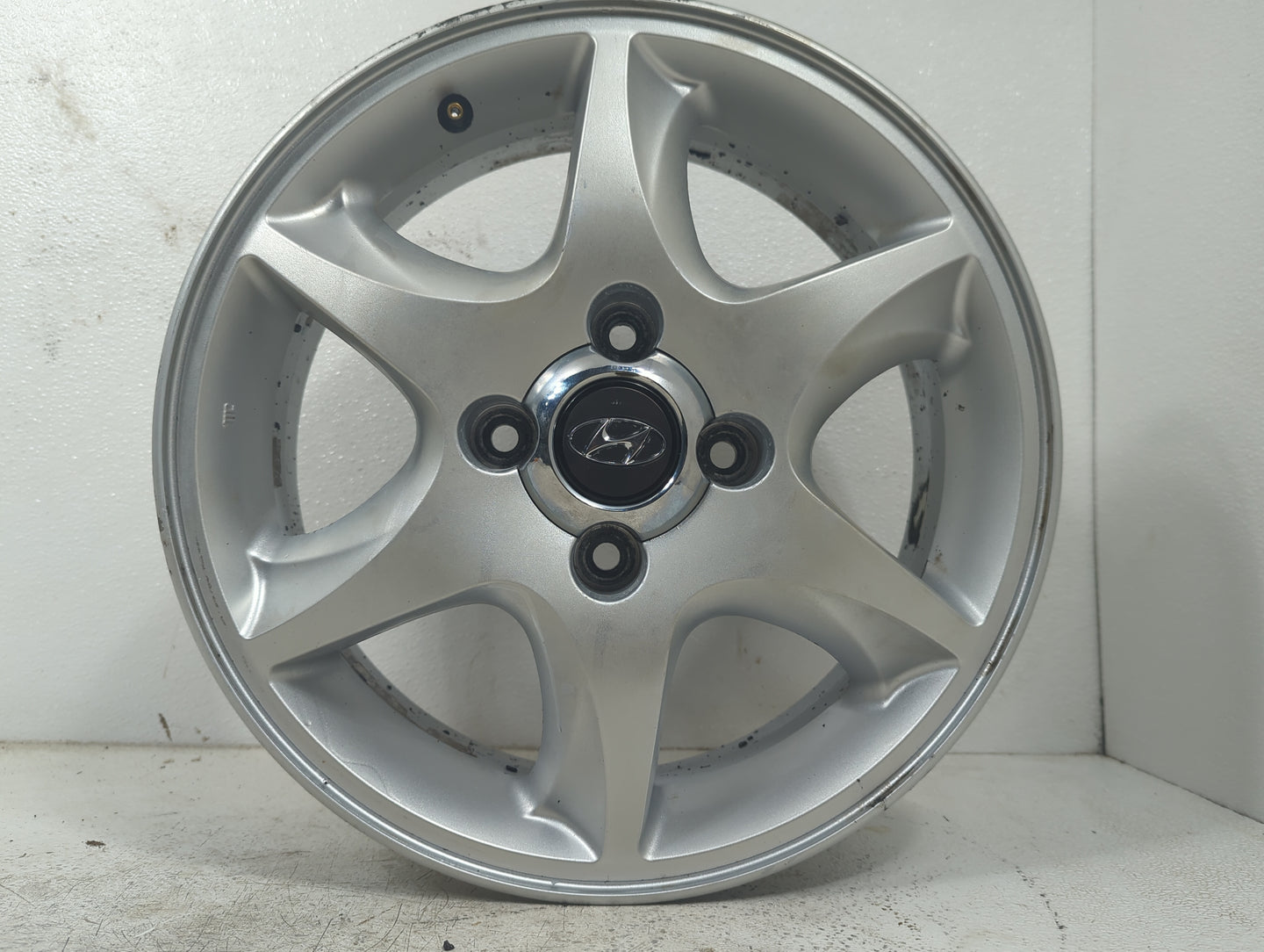 2005 Hyundai Sonata Oem Wheel Rim 5013082 - Oemusedautoparts1.com