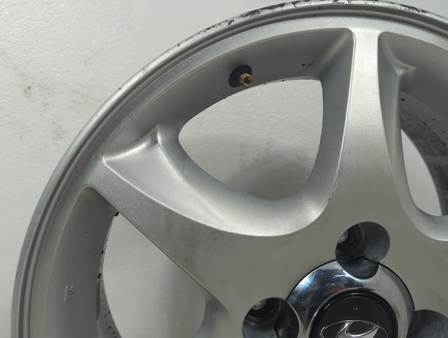 2005 Hyundai Sonata Oem Wheel Rim 5013082 - Oemusedautoparts1.com