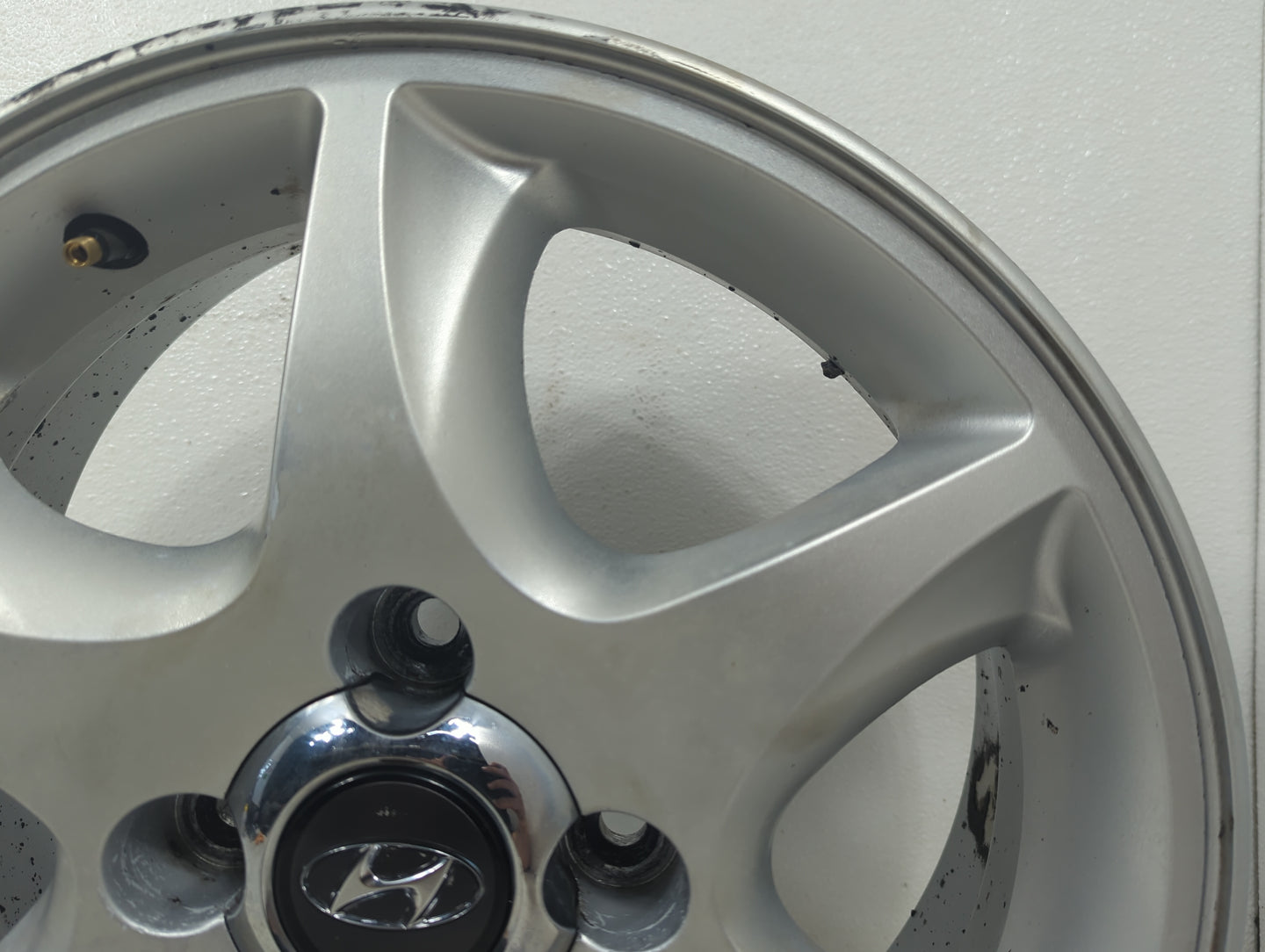2005 Hyundai Sonata Oem Wheel Rim 5013082 - Oemusedautoparts1.com