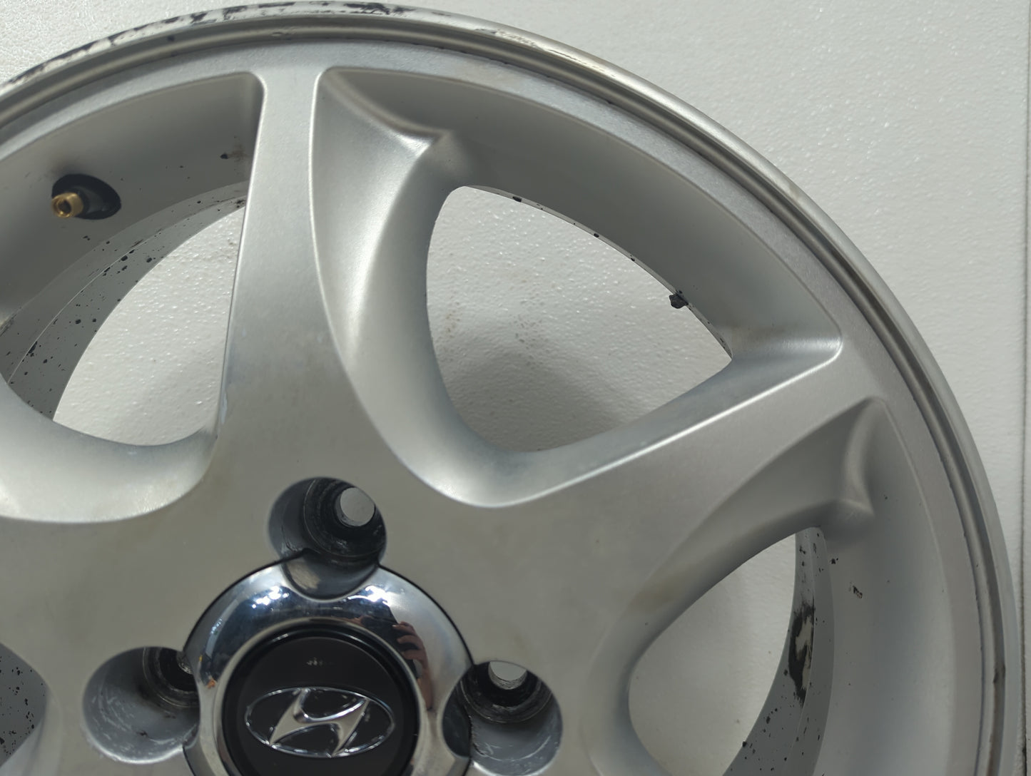 2005 Hyundai Sonata Oem Wheel Rim 5013082 - Oemusedautoparts1.com