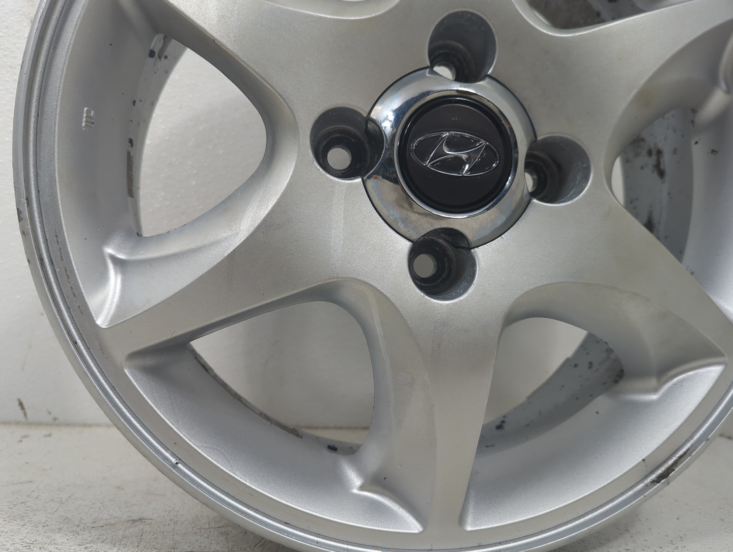 2005 Hyundai Sonata Oem Wheel Rim 5013082 - Oemusedautoparts1.com