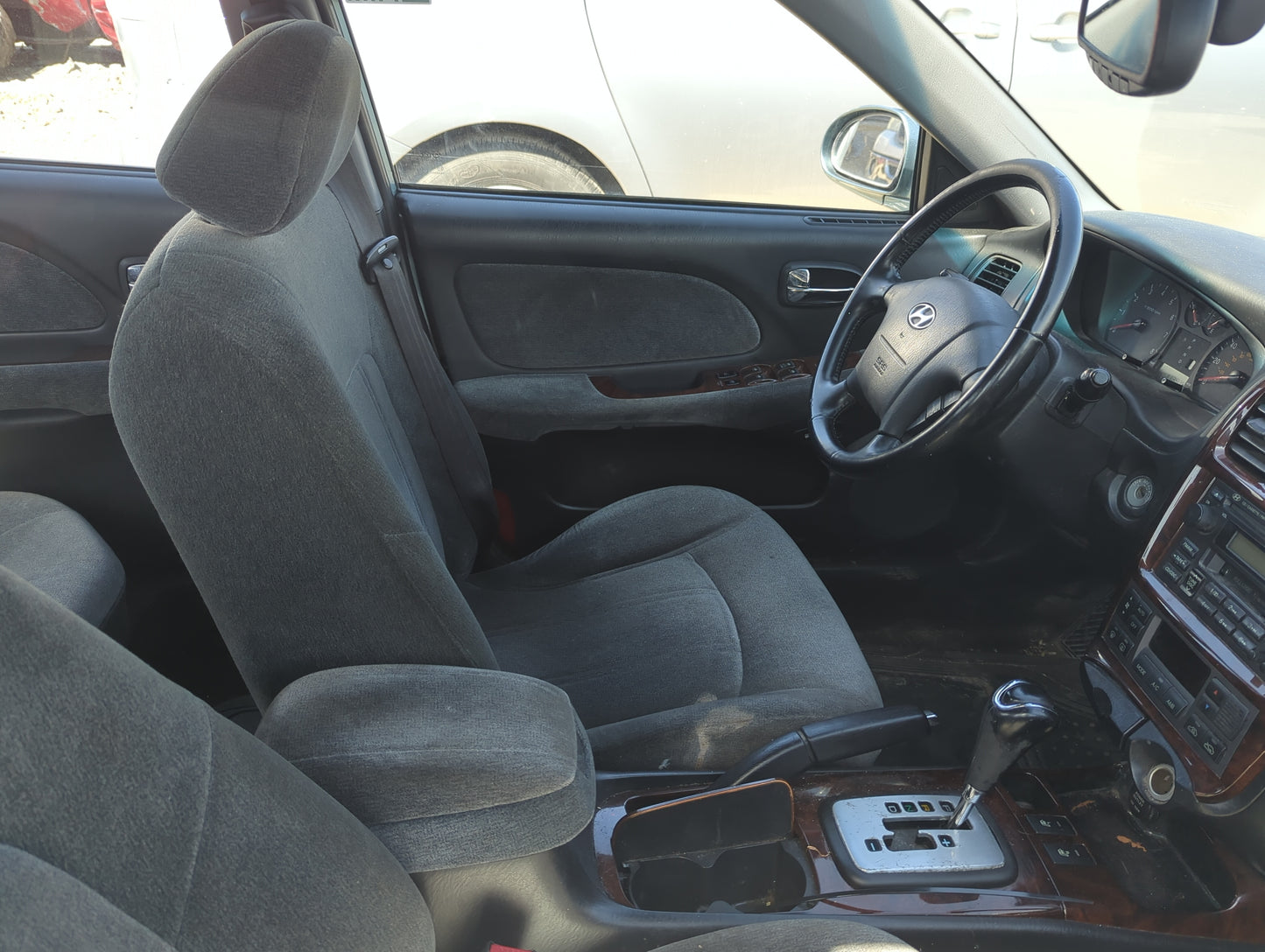 2002-2005 Hyundai Sonata Driver Front Seat Oem - Oemusedautoparts1.com