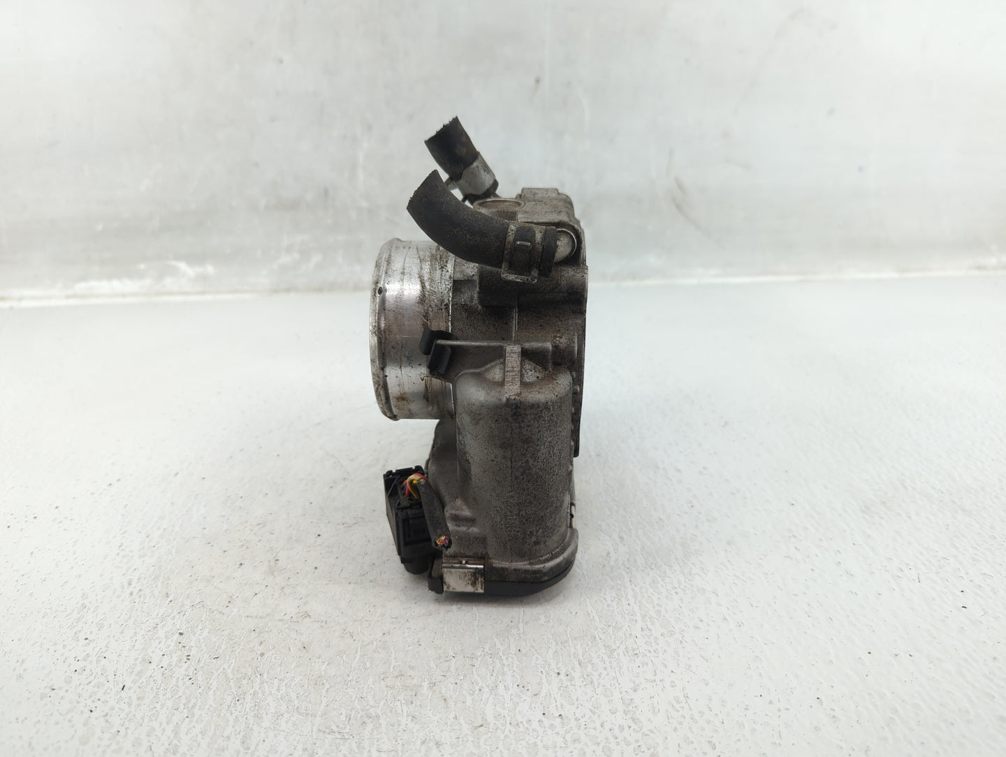2015-2019 Hyundai Sonata Throttle Body P/N:35100-2G600 Fits Fits 2015 2016 2017 2018 2019 2020 2021 OEM Used Auto Parts - Oe