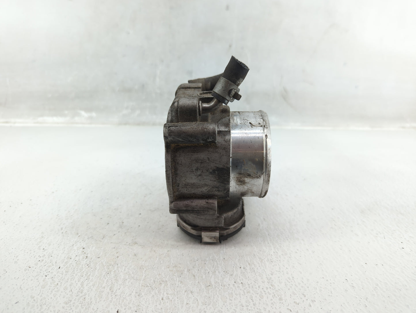 2015-2019 Hyundai Sonata Throttle Body P/N:35100-2G600 Fits Fits 2015 2016 2017 2018 2019 2020 2021 OEM Used Auto Parts - Oe