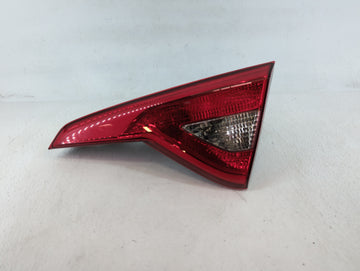2002-2005 Hyundai Sonata Tail Light Assembly Passenger Right OEM P/N:9240402000 Fits Fits 2002 2003 2004 2005 OEM Used Auto 