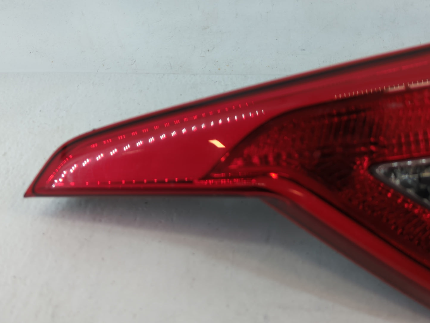2002-2005 Hyundai Sonata Tail Light Assembly Passenger Right OEM P/N:9240402000 Fits Fits 2002 2003 2004 2005 OEM Used Auto 
