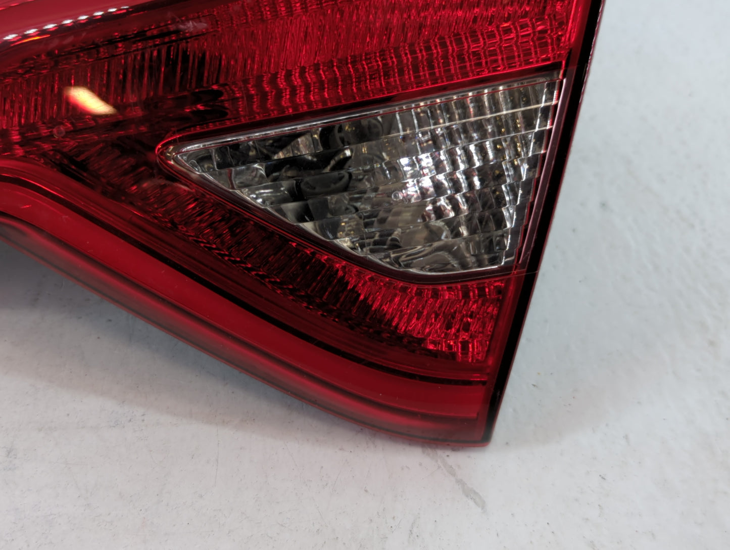 2002-2005 Hyundai Sonata Tail Light Assembly Passenger Right OEM P/N:9240402000 Fits Fits 2002 2003 2004 2005 OEM Used Auto 