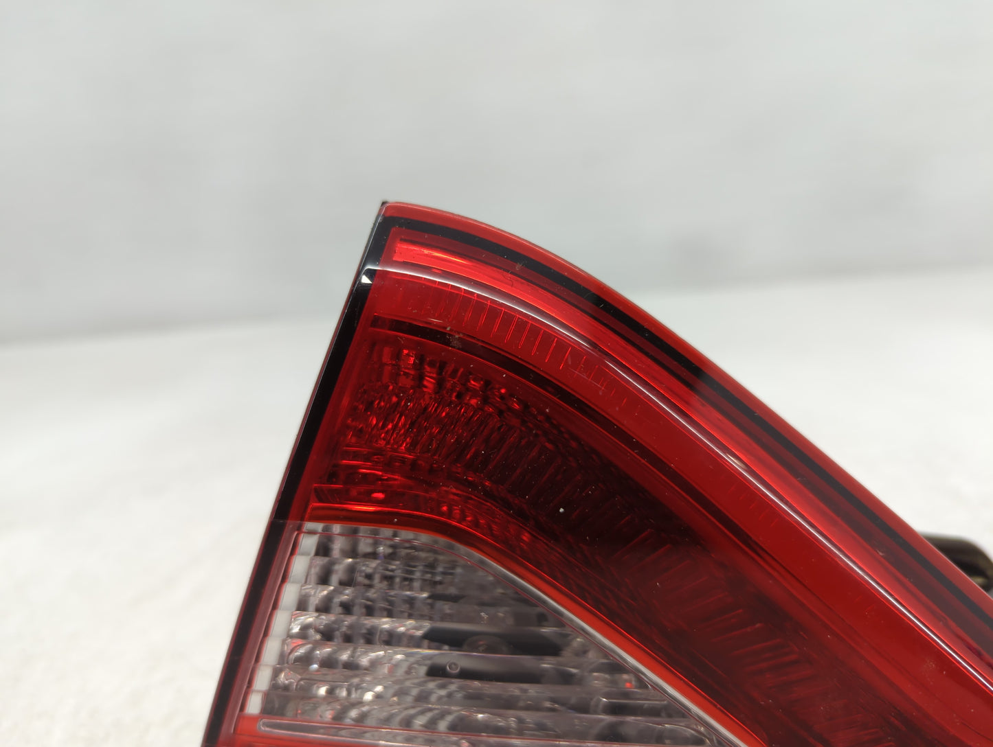 2002-2005 Hyundai Sonata Tail Light Assembly Passenger Right OEM P/N:9240402000 Fits Fits 2002 2003 2004 2005 OEM Used Auto 