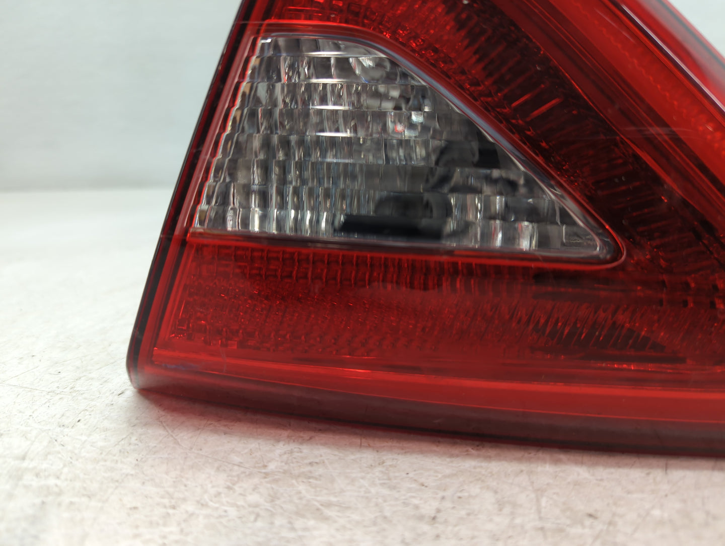 2002-2005 Hyundai Sonata Tail Light Assembly Passenger Right OEM P/N:9240402000 Fits Fits 2002 2003 2004 2005 OEM Used Auto 