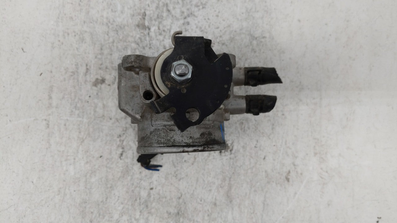 2004-2008 Hyundai Tiburon Throttle Body P/N:35400-23701 Fits Fits 2003 2004 2005 2006 2007 2008 2009 2010 OEM Used Auto Part