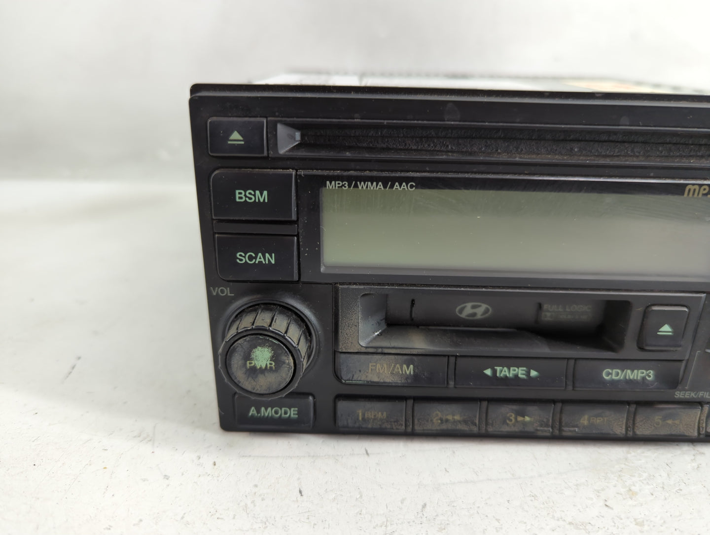 2005-2006 Hyundai Tucson Radio AM FM Cd Player Receiver Replacement P/N:96180-2E100 Fits Fits 2005 2006 OEM Used Auto Parts 
