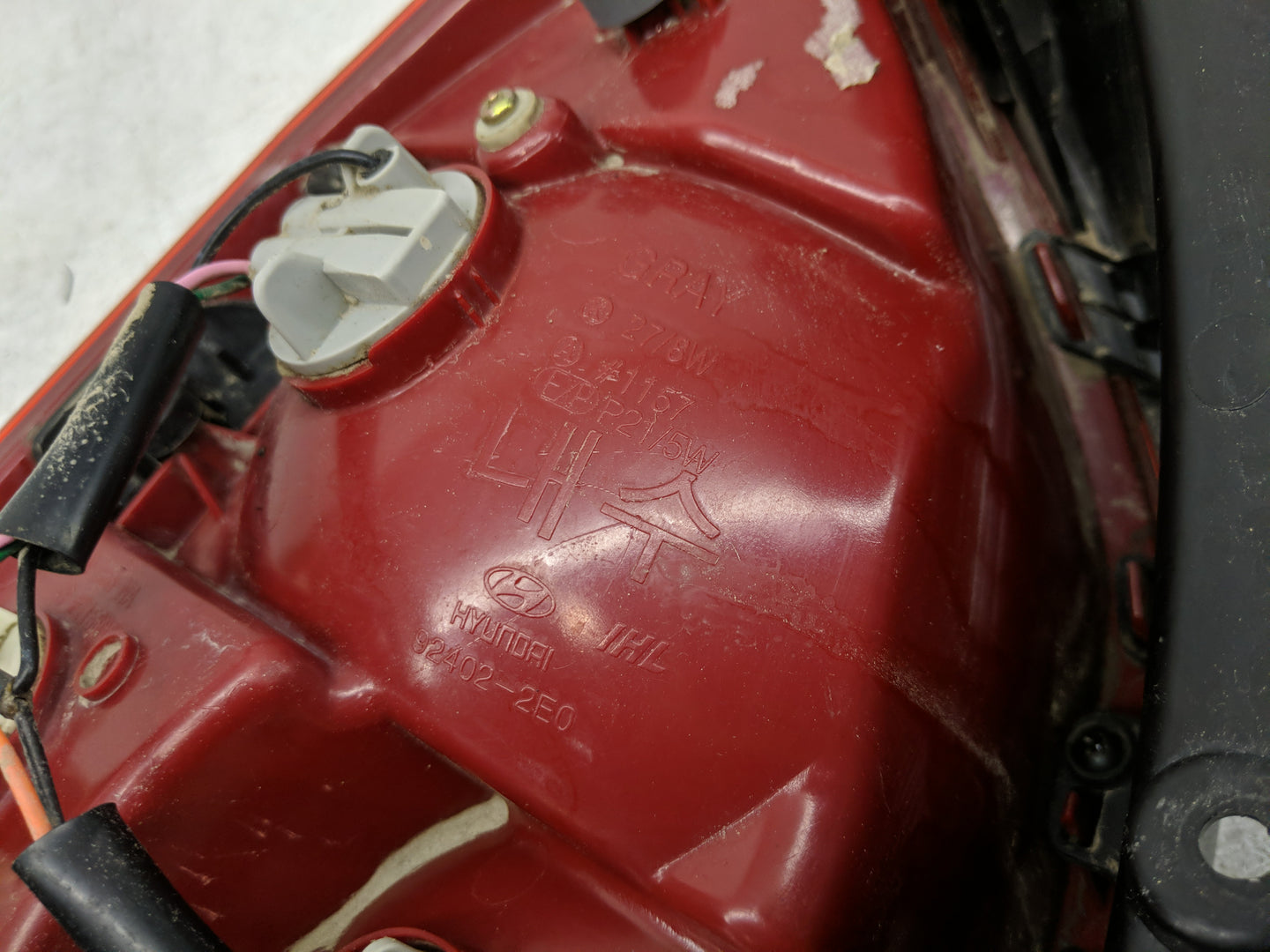 2005-2009 Hyundai Tucson Tail Light Assembly Passenger Right OEM P/N:92402-2E0 Fits Fits 2005 2006 2007 2008 2009 OEM Used A