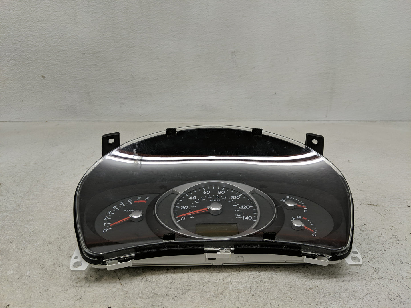 2005-2006 Hyundai Tucson Instrument Cluster Speedometer Gauges P/N:257-63370 Fits Fits 2005 2006 OEM Used Auto Parts - Oemus