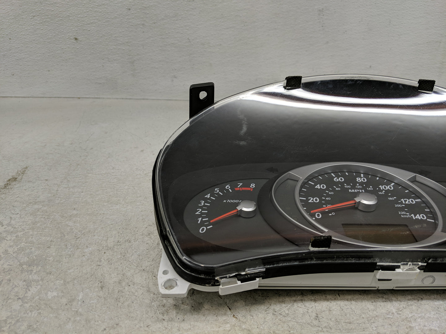 2005-2006 Hyundai Tucson Instrument Cluster Speedometer Gauges P/N:257-63370 Fits Fits 2005 2006 OEM Used Auto Parts - Oemus