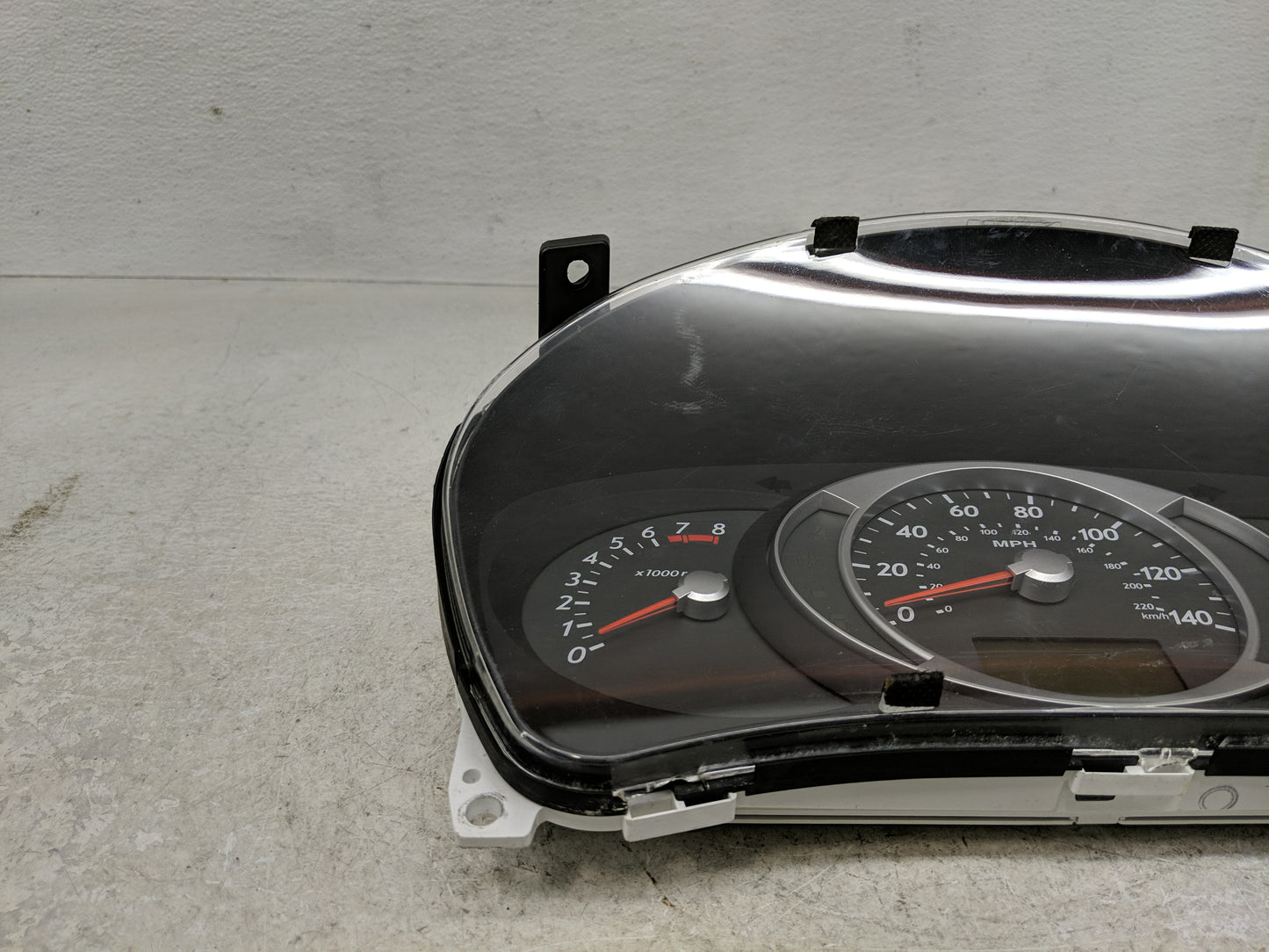 2005-2006 Hyundai Tucson Instrument Cluster Speedometer Gauges P/N:257-63370 Fits Fits 2005 2006 OEM Used Auto Parts - Oemus