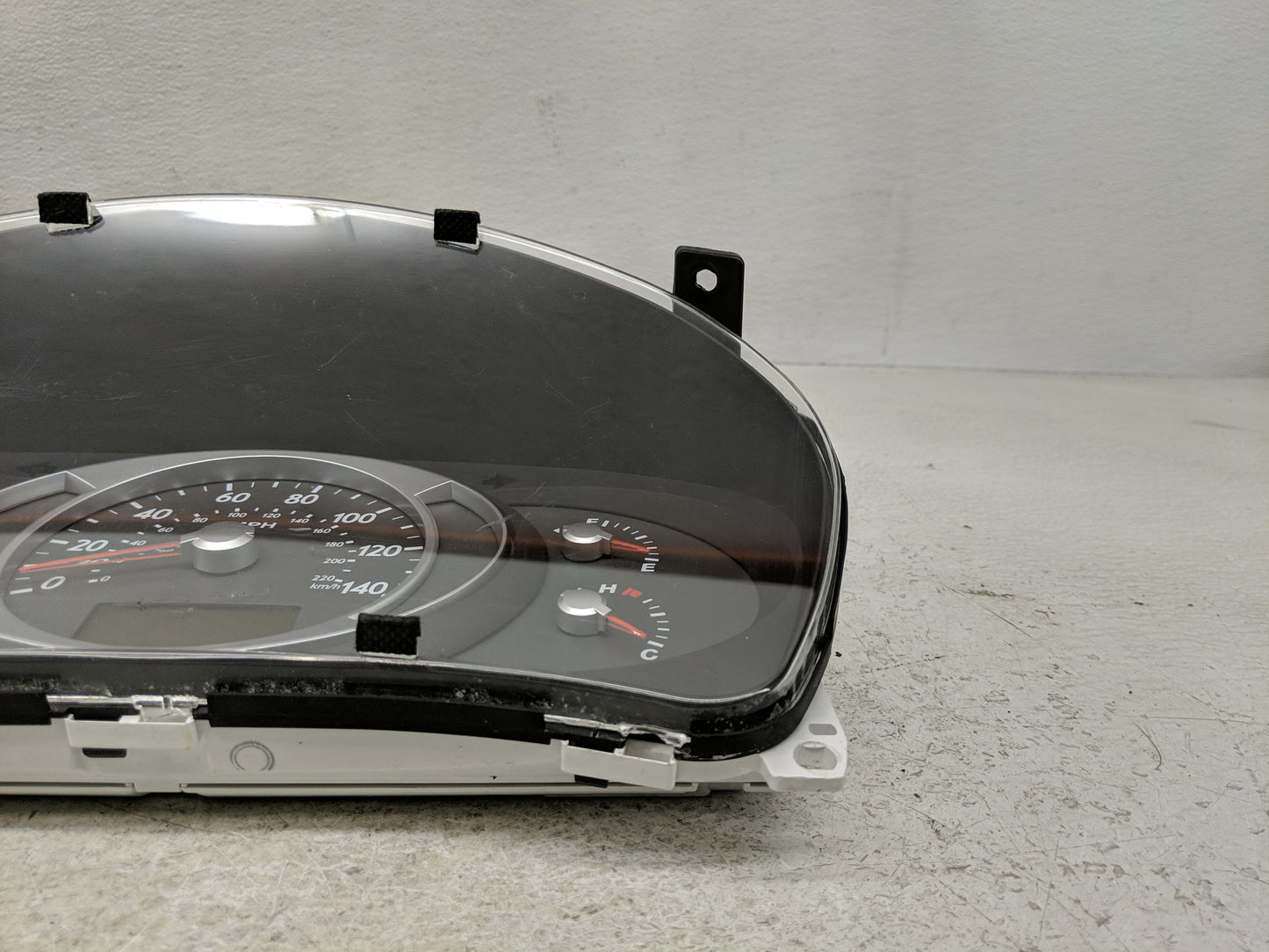 2005-2006 Hyundai Tucson Instrument Cluster Speedometer Gauges P/N:257-63370 Fits Fits 2005 2006 OEM Used Auto Parts - Oemus