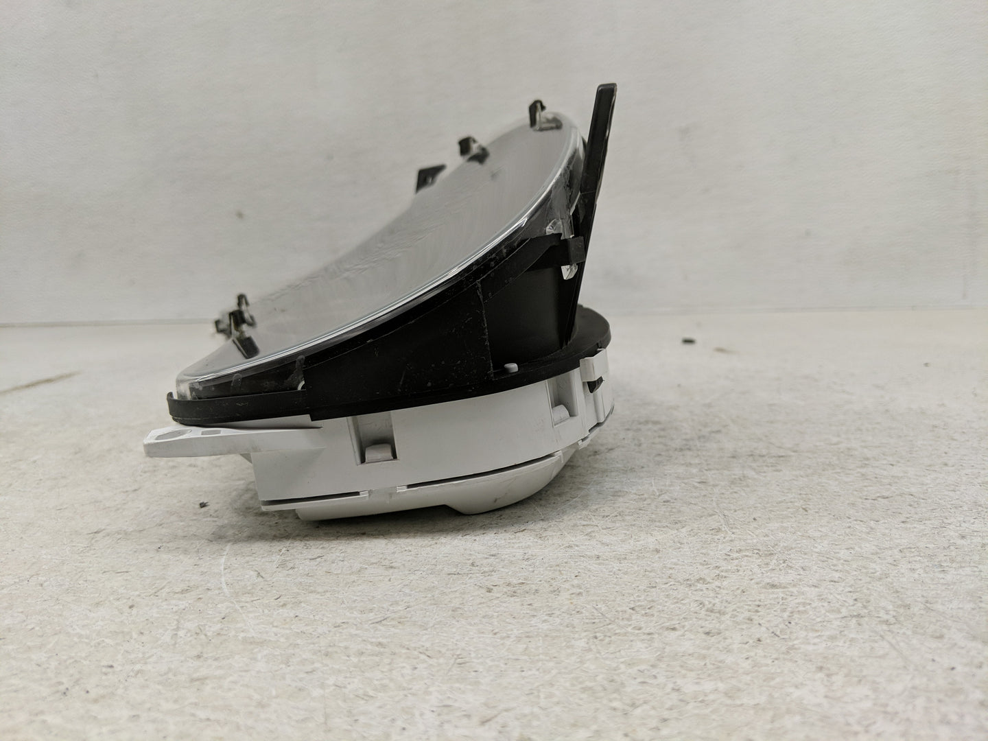 2005-2006 Hyundai Tucson Instrument Cluster Speedometer Gauges P/N:257-63370 Fits Fits 2005 2006 OEM Used Auto Parts - Oemus