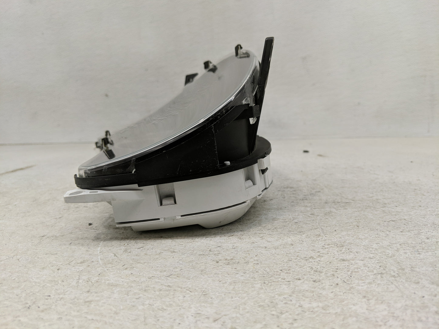 2005-2006 Hyundai Tucson Instrument Cluster Speedometer Gauges P/N:257-63370 Fits Fits 2005 2006 OEM Used Auto Parts - Oemus