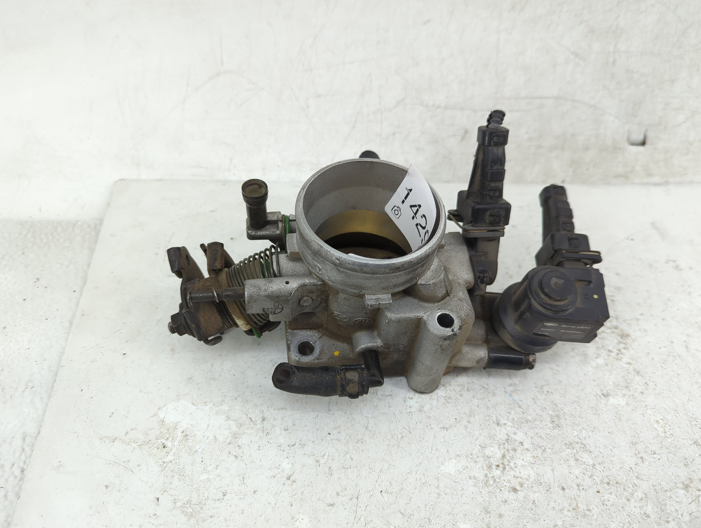 2005-2009 Hyundai Tucson Throttle Body P/N:35150-33010 Fits Fits 2005 2006 2007 2008 2009 2010 OEM Used Auto Parts - Oemused